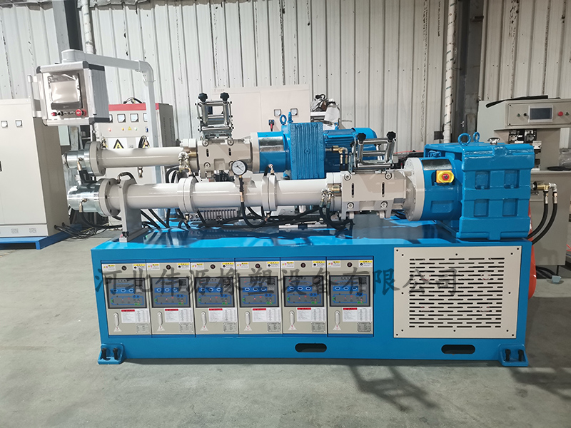橡膠複合擠出機 (10).jpg